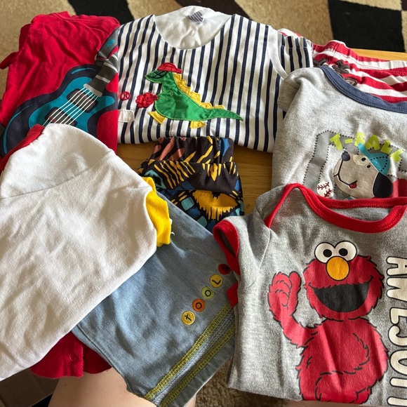 8 pieces (onesies, rompers, shorts, tops) - Picture 1 of 1